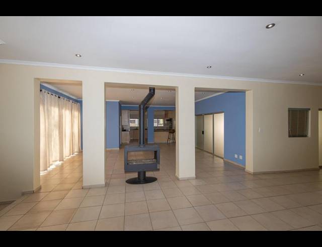 4 BEDROOM HOUSE FOR SALE IN WILLOW ACRES